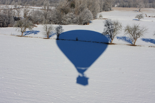 Vol en globus sobre la neu de la Cerdanya